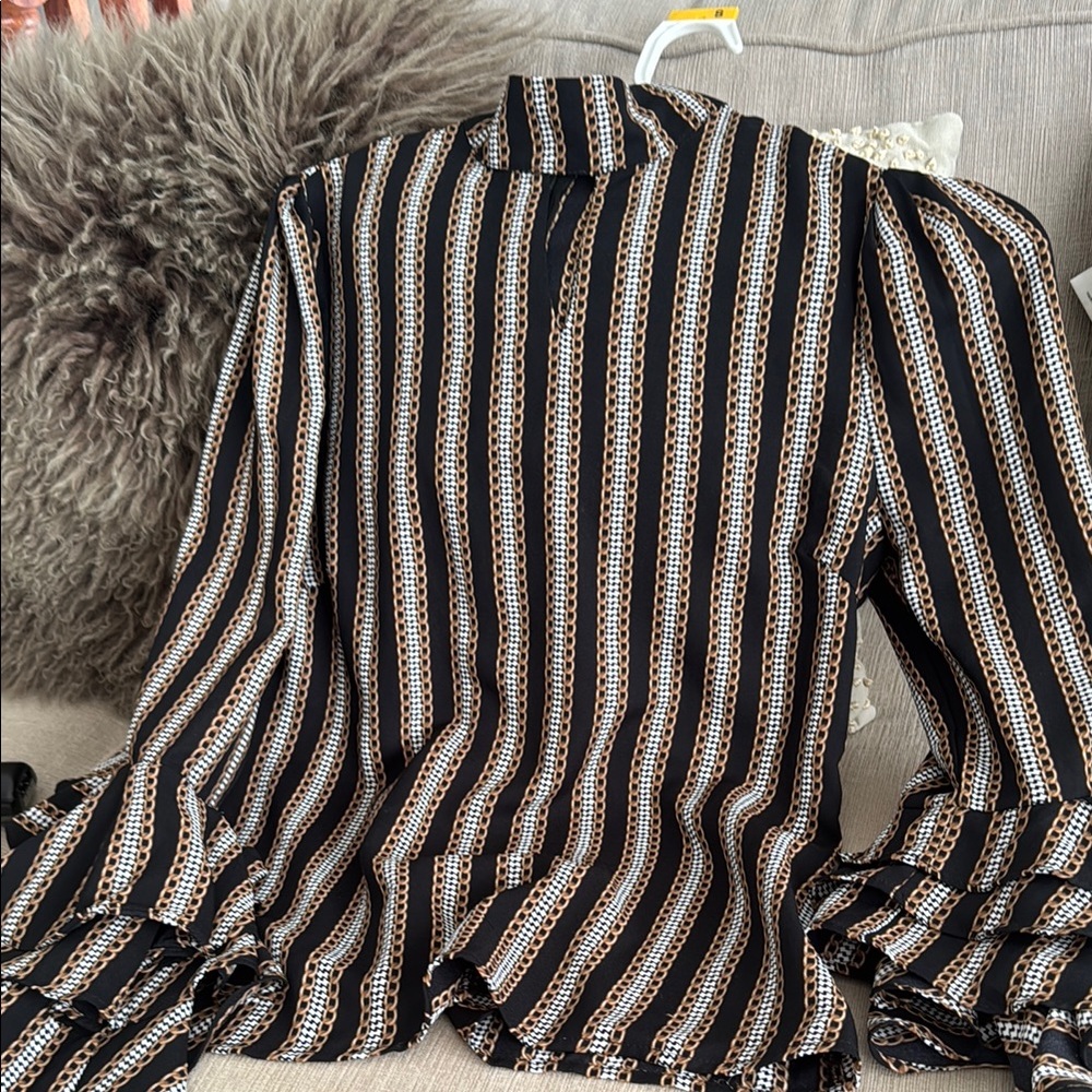 Gracia Black and White Chain Ruffled sleeve Blouse with Mandarin Collar